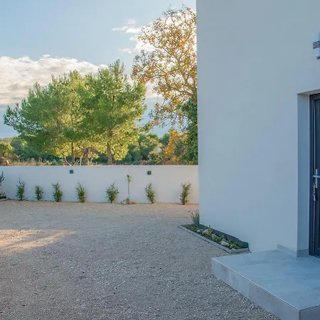 Villa Sea & *